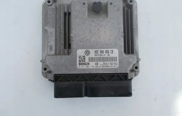 Volkswagen Golf V Engine control unit/module 03C906056CB