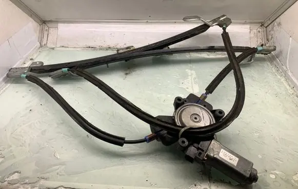 Chrysler Voyager Front door window regulator with motor EA07347