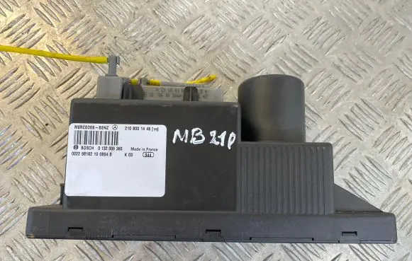 Mercedes-Benz E W210 Central locking vacuum pump 2108001448 0132006360