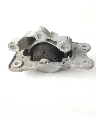 Volvo XC90 Engine mount bracket 31339948