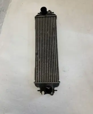 Opel Vivaro Intercooler radiator 91166035 7700312903
