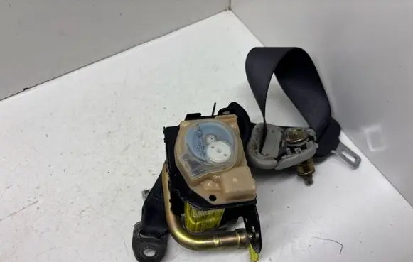 Toyota Corolla Verso E121 Rear seatbelt ADC90674