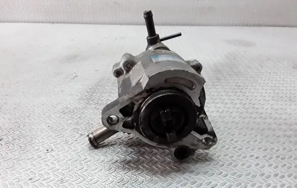 Toyota Avensis T220 Vacuum pump 2930027010