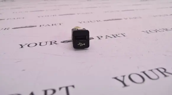 BMW 5 E60 E61 USB socket connector 9167196