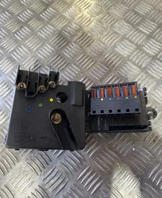 Mercedes-Benz E W211 Fuse module 2119820402