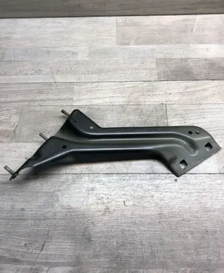 Audi Q5 SQ5 Fender mounting bracket 8R0821135