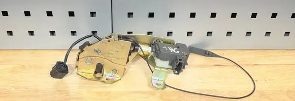 Volkswagen Touareg I Tailgate window lock/catch/latch 7L0827506D