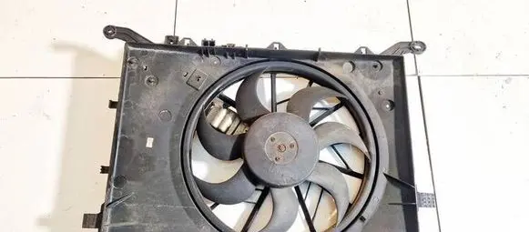 Volvo XC70 Radiator cooling fan shroud 30680547 013030390930645253