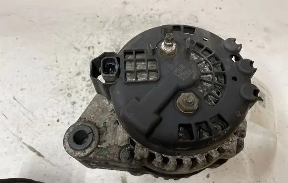 Opel Insignia A Generator/alternator 13502583 10L30