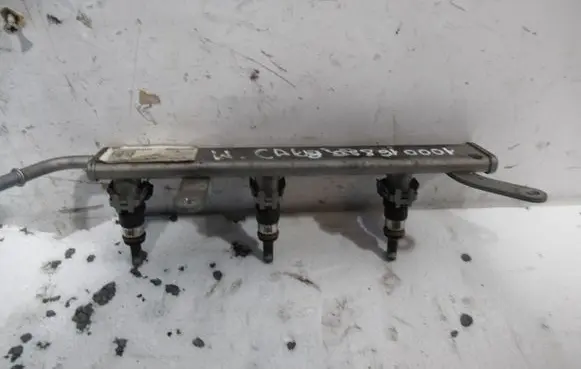 Renault Twingo III Fuel main line pipe 100012298R 8303A