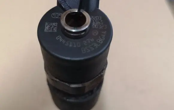Opel Zafira B Fuel injector 0445110276