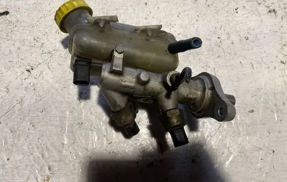 Audi A2 Brake fluid reservoir 8Z1611301B