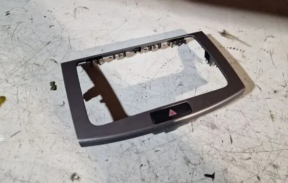 Volkswagen PASSAT B7 Radio/GPS head unit trim 3AA858069H