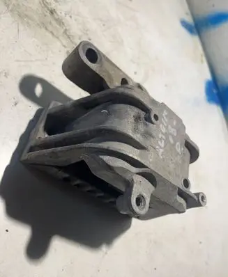 Engine mount bracket
