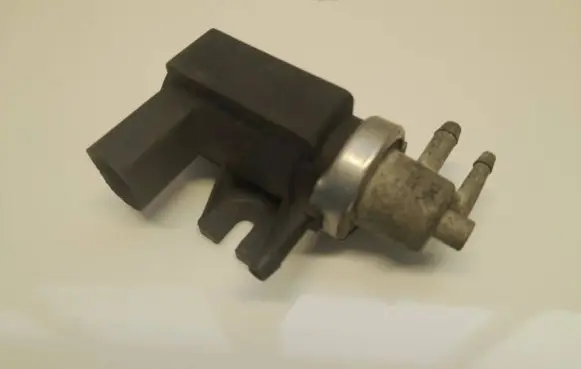 Volkswagen Golf V Turbo solenoid valve 1j0906627a