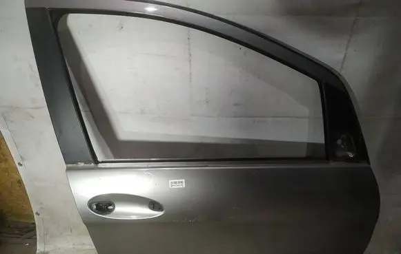 Mercedes-Benz A W169 Front door pilkos