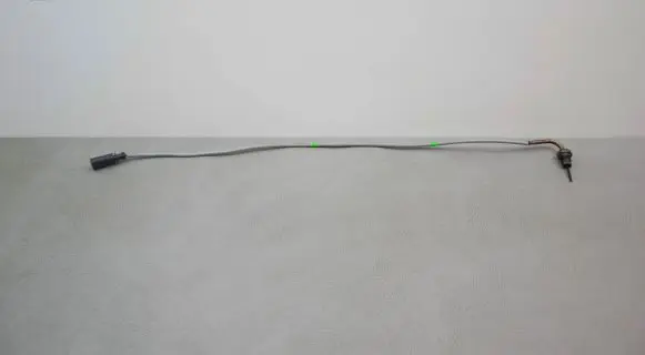Volkswagen Touran III Oil temperature sensor 04L906088CC