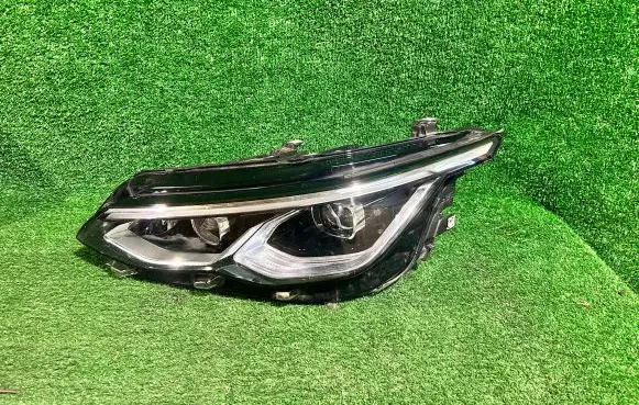 Volkswagen Golf VIII Headlight/headlamp