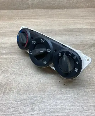 Ford Focus Climate control unit 98AB18C419AE