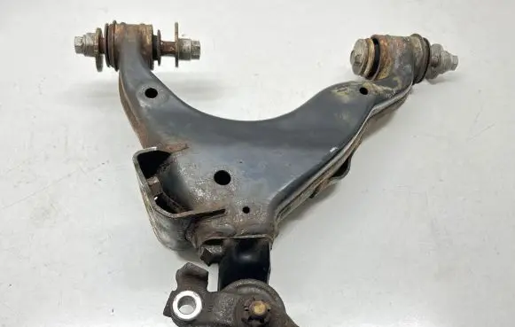 Toyota Land Cruiser (J150) Front lower control arm/wishbone