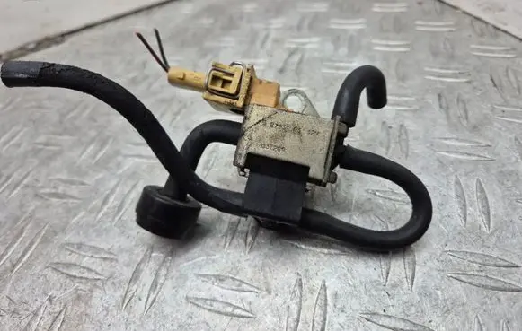 Chrysler Crossfire Vacuum valve 52793101