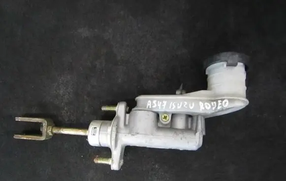 Isuzu Rodeo Clutch master cylinder