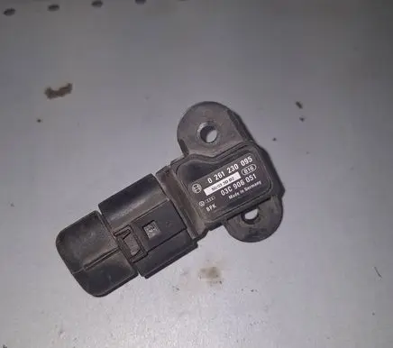 Volkswagen Touran I Air pressure sensor 0261230095 03C906051 03G906051
