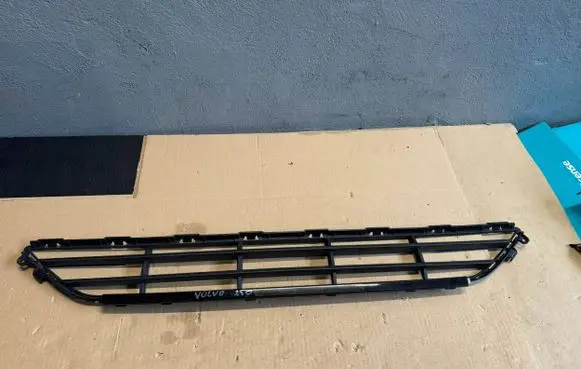 Volvo XC90 Front bumper lower grill 31353373