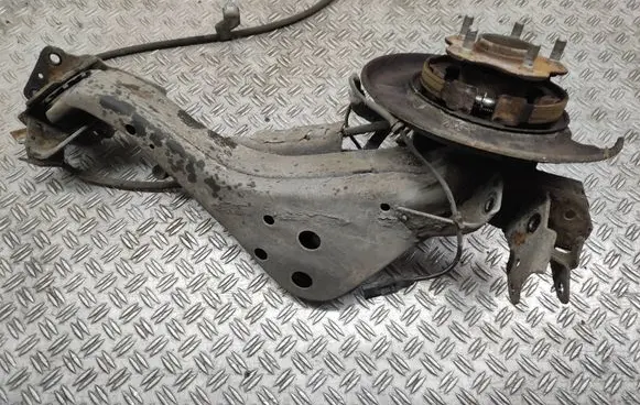 Nissan Qashqai+2 Rear wheel hub spindle/knuckle 