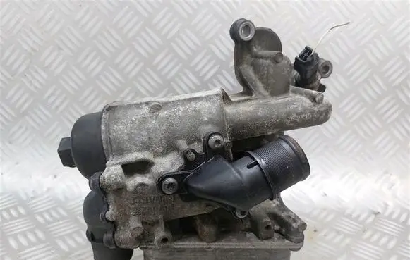 Nissan Qashqai Oil filter mounting bracket 