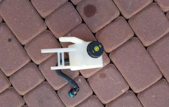 Opel Zafira C Brake fluid reservoir 13308775