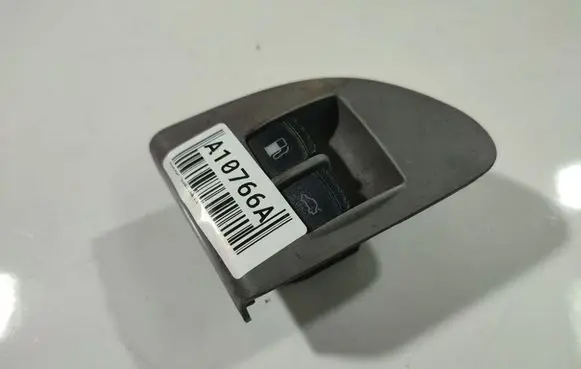 Volkswagen Touareg I Fuel tank opening switch 7l6867375 7l6867.375
