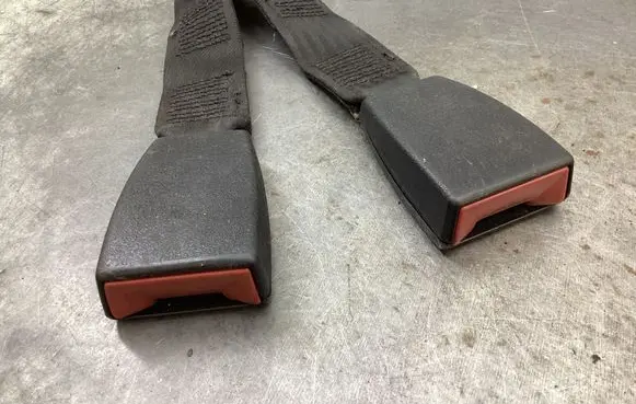 Mercedes-Benz W123 Rear seatbelt buckle 1238604969 36908447