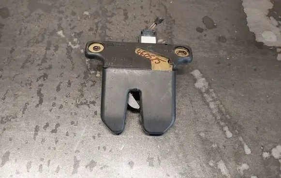 Audi A4 S4 B5 8D Tailgate/trunk/boot lock/catch/latch 3B5827505A