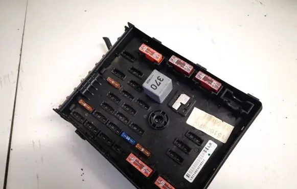 Volkswagen PASSAT B7 Fuse box set 3c0937125 6359-2777