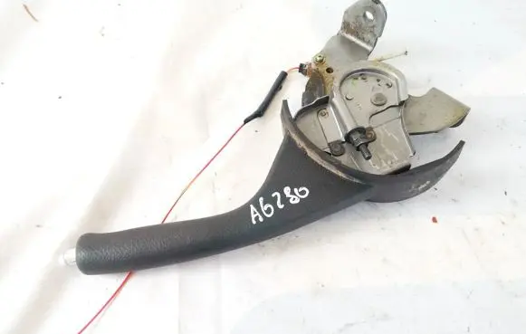 Handbrake/parking brake lever assembly