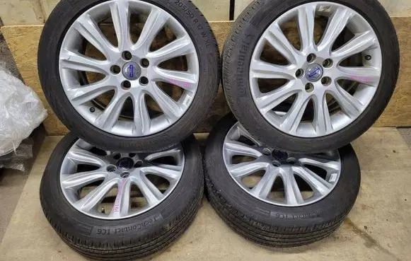 Volvo V40 R17 alloy rim 31400742