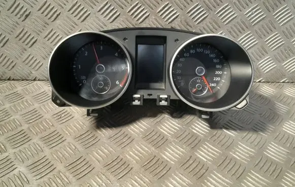 Volkswagen Golf VI Speedometer (instrument cluster) 5K0920861A