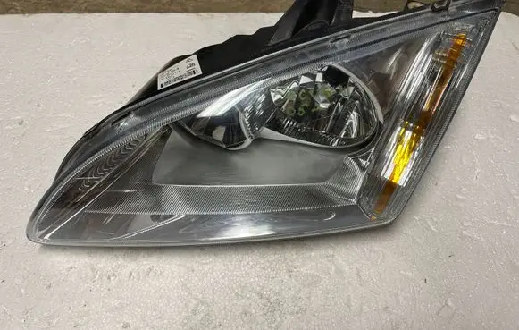 Ford Focus Headlight/headlamp