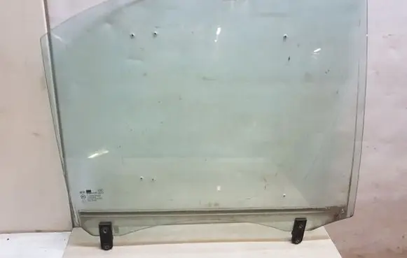 KIA Sorento Rear door window glass