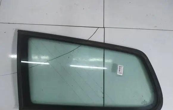 Volkswagen PASSAT B6 Rear side window AS2