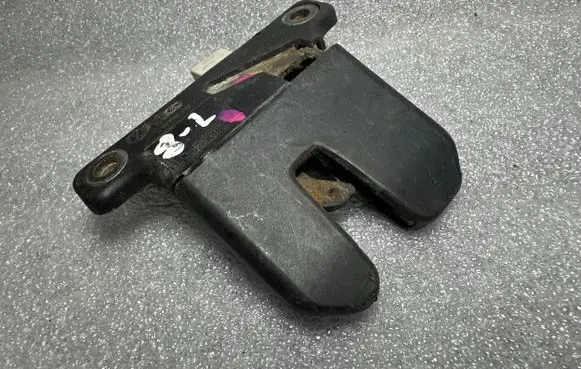 Audi A3 S3 8P Tailgate/trunk/boot lock/catch/latch 8L0827505