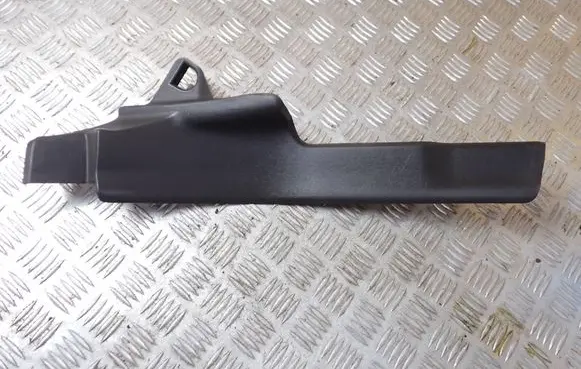 Volvo V70 Foot area side trim 