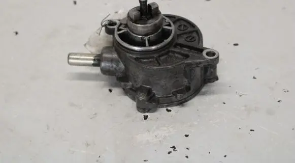 Mercedes-Benz Vito Viano W639 Vacuum pump A6462300165