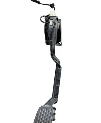 Accelerator throttle pedal