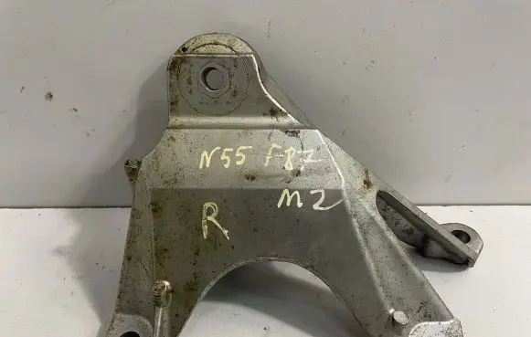 BMW 2 F22 F23 Engine mounting bracket 2289304