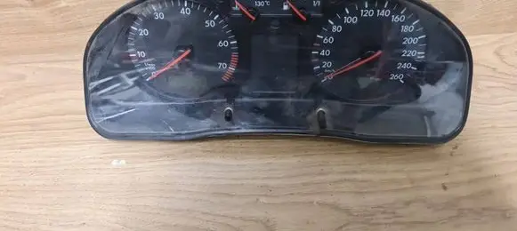 Volkswagen PASSAT B5.5 Speedometer (instrument cluster) 88311245