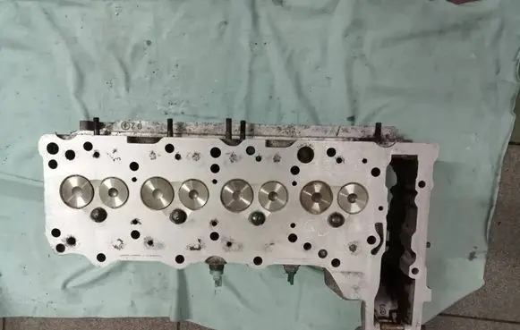 Mercedes-Benz T1 Engine head 0000