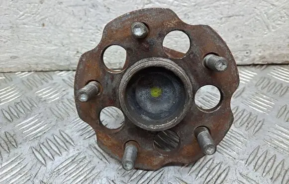 Toyota Verso Rear wheel hub 424500F020