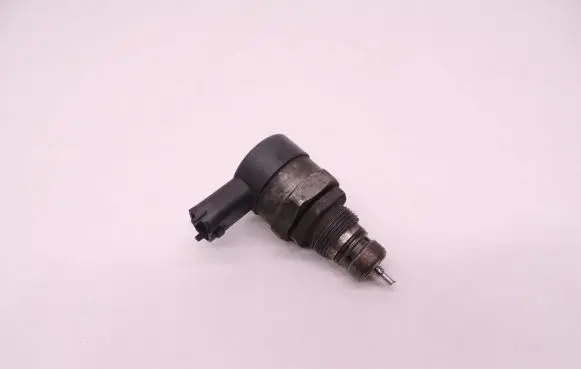 Volvo S60 Fuel pressure regulator 30750409 0281002712 D234